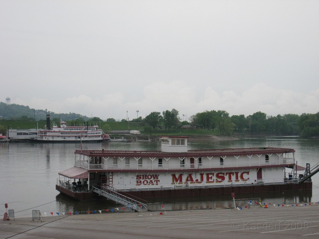 Flying Pig 2009 0385.jpg - River boat on the Ohio side. Across the river are the Kentucky boats which I took pictures of the day before.